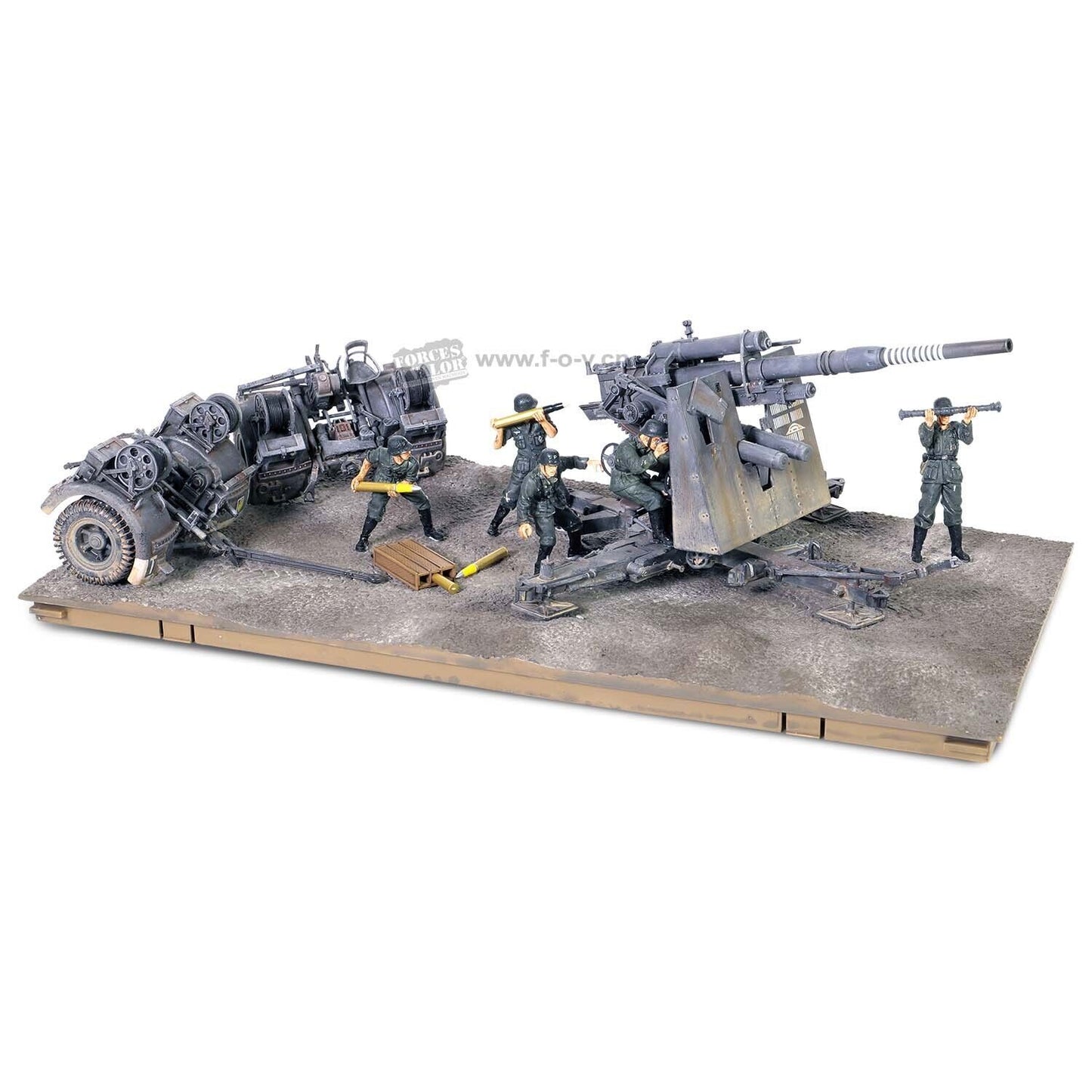 FOV 1/32 WWII German 88mm FLAK37 Anti-aircraft Gun W/Soldier Scene Finished Mode