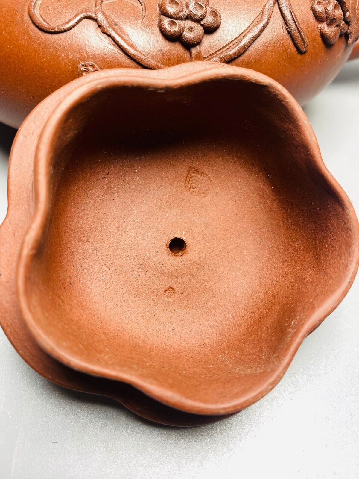 Chinese Yixing Zisha Clay Handmade Exquisite Teapot (松鼠葡萄 底款:蒋蓉)