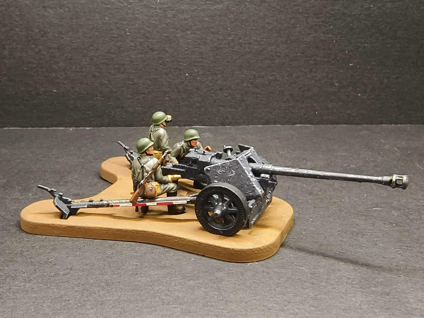 1/72 World War II German Pak-40 anti tank gun+soldier model