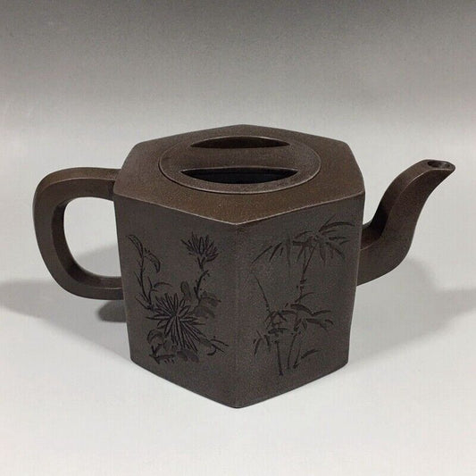 Chinese Yixing Zisha Clay Handmade Exquisite Teapot (牛盖紫砂壶 底款:铁画轩店)