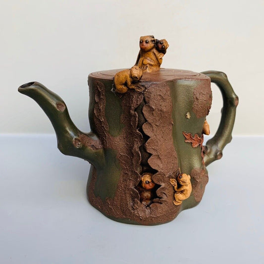 Chinese Yixing Zisha Clay Handmade Exquisite Teapot (五代封侯壶 底款:蒋蓉)