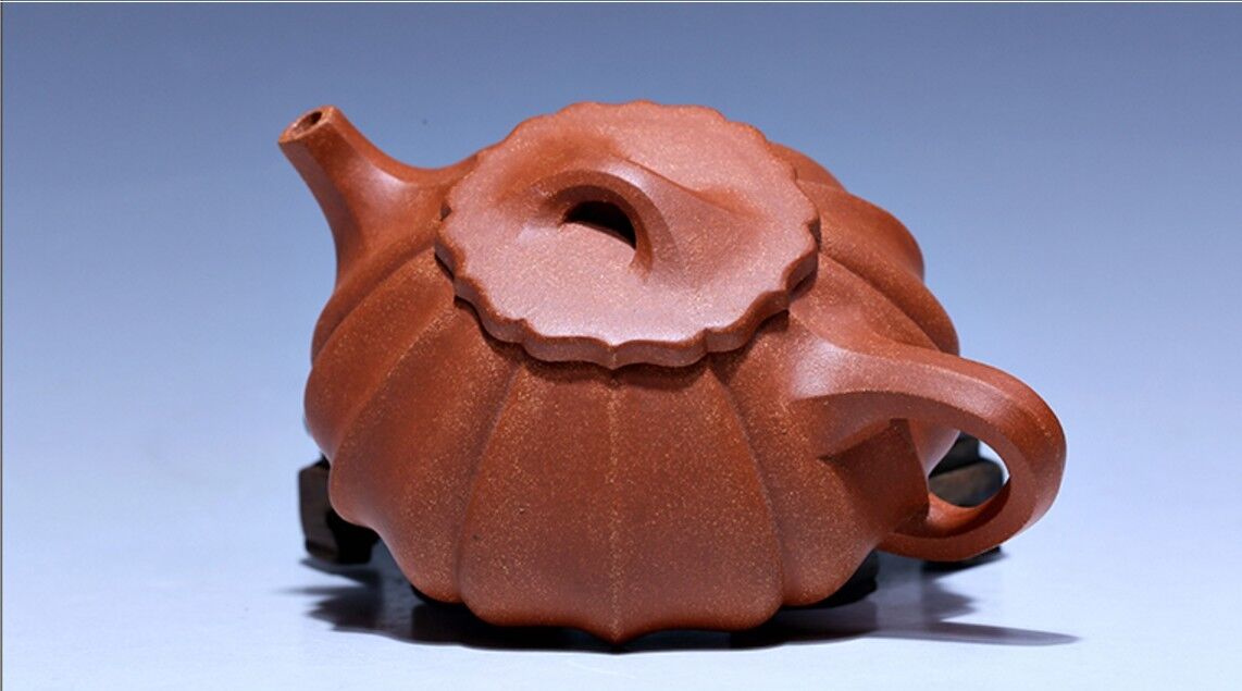 200cc Handmade Zisha Jiangbo Clay Tea Pot in Yixing, China with Gold Inscription ShiPiaoHu Tea Pot-