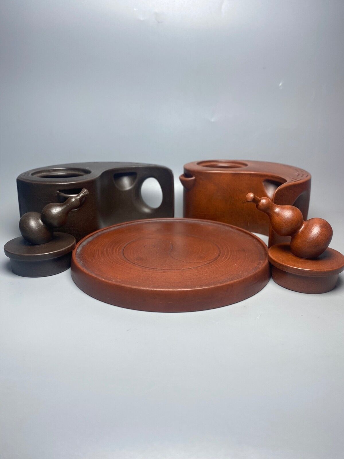 Chinese Yixing Zisha Clay Handmade Exquisite Teapot(太极壶 底款:吕尧臣)