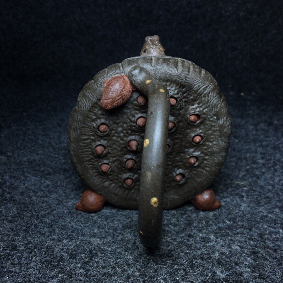 Chinese Yixing Zisha Clay Handmade Exquisite Teapot (呱呱来财 底款:)