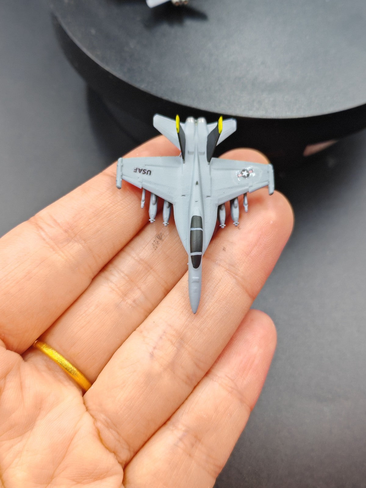 1/400 US Ea-18G Growler Carrier-Based Electronic Warfare Airplane Mode 2/pcs