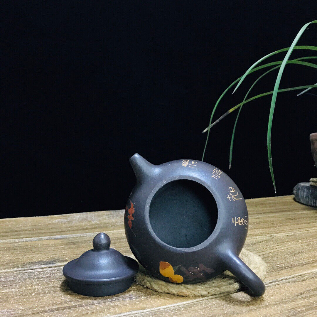 Chinese Yixing Zisha Clay Handmade Exquisite Teapot (草帽 底款:姜礼明)