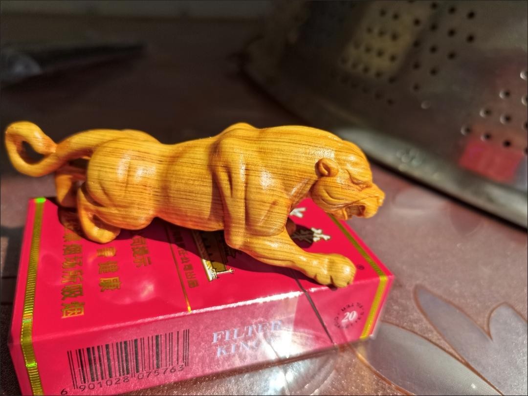 4in Thuja Wood Leopard Carving Solid Wood Handheld Decor Sculpture