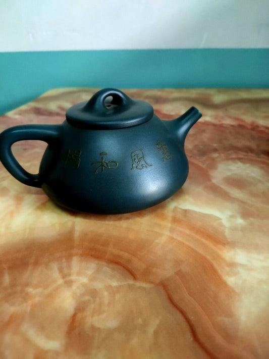 Chinese Yixing Zisha Clay Handmade Exquisite Teapot(顾景舟)