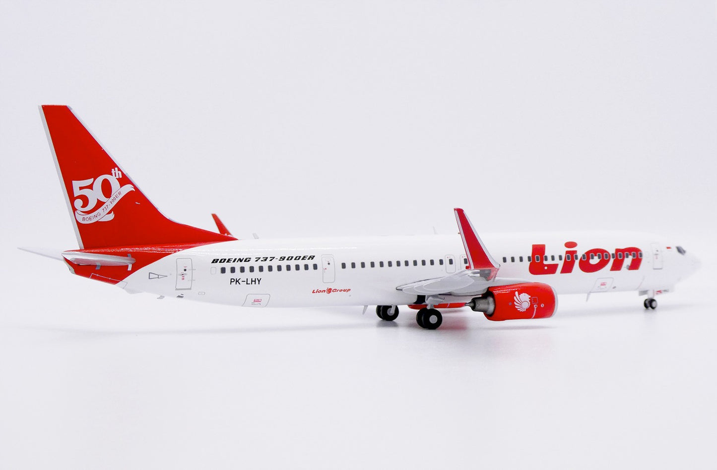 1:200 JC Wings Lion Air B737-900ER PK-LHY Airplane Diecast Aircraft Model