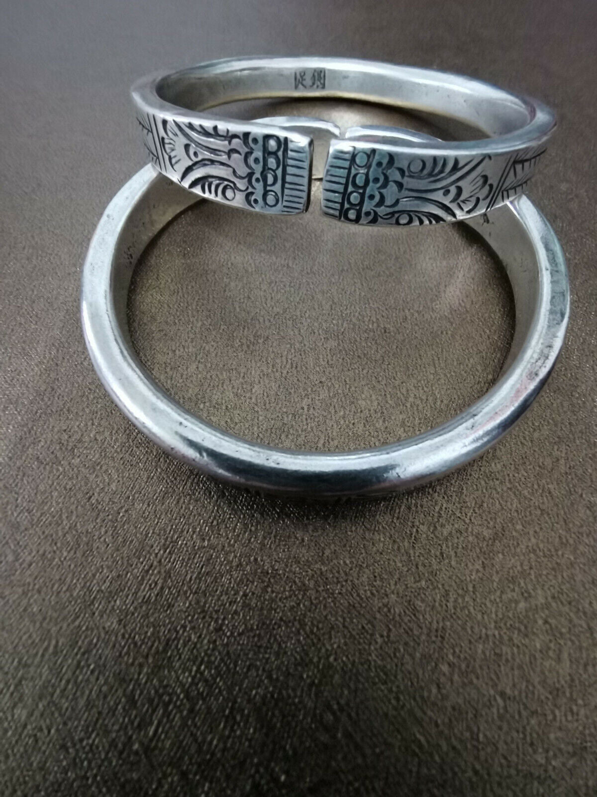 China Old Tibet Silver Carved A pair of Silver Bracelets