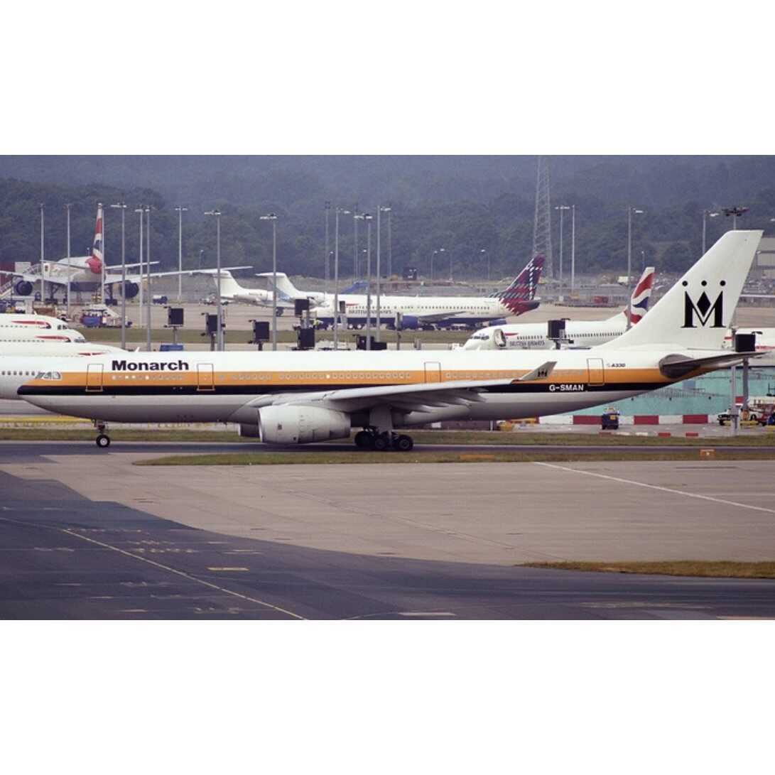 1:400 Phoenix Monarch Airlines A330-200 Passenger Plane Diecast Aircraft Model