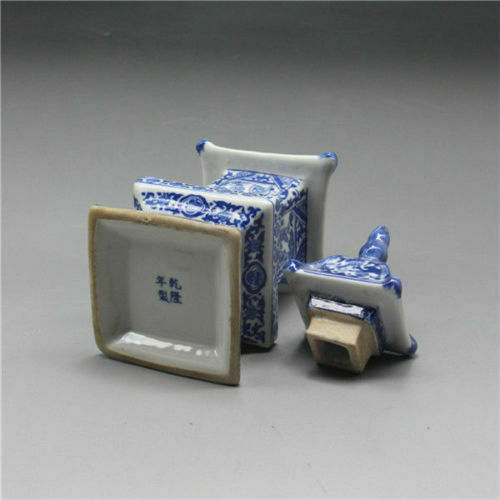 Jingdezhen Old Layered Tower Vase Chinese Blue and White Porcelain Collection