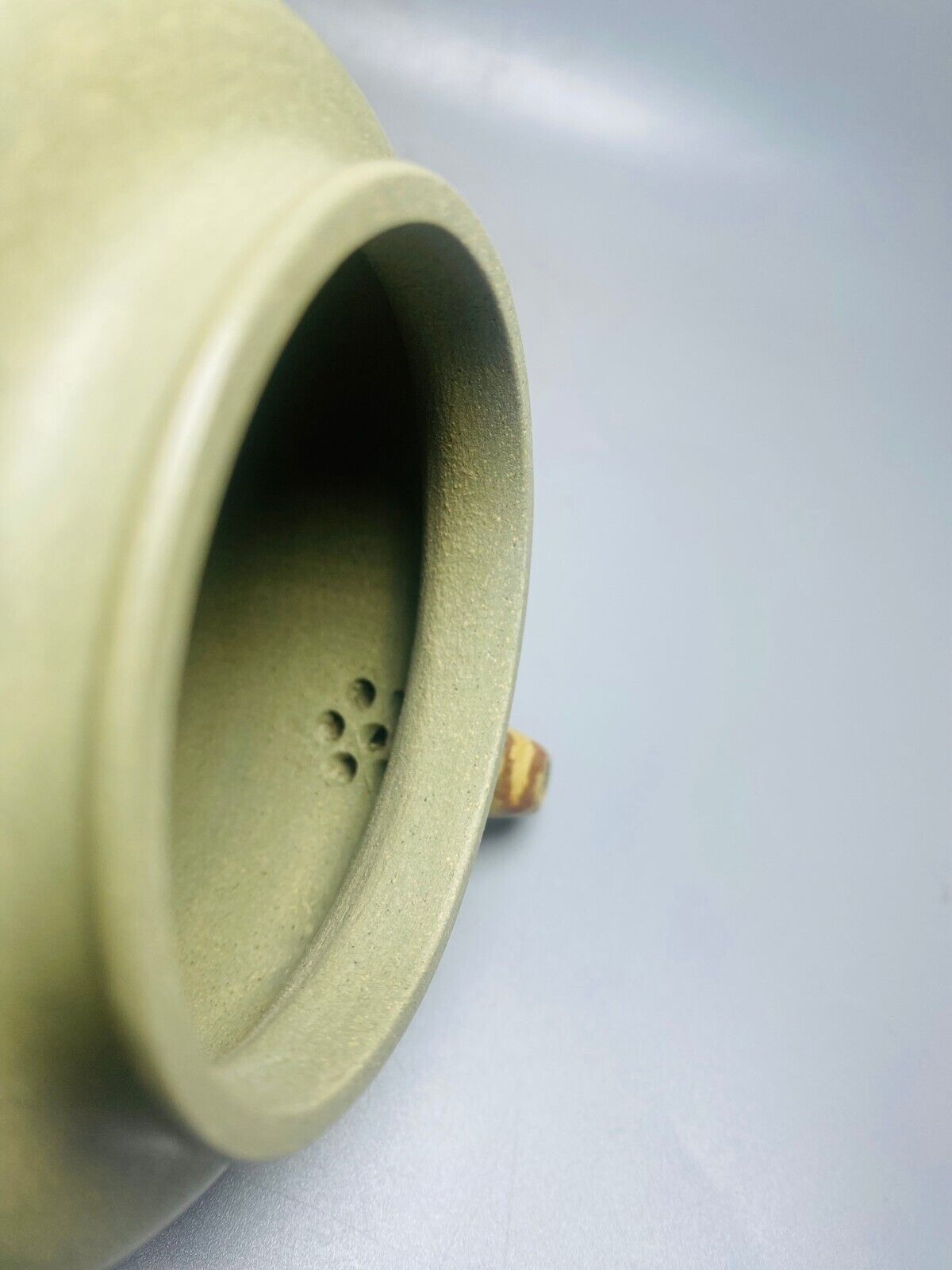 Chinese Yixing Zisha Clay Handmade Exquisite Teapot (绞泥德钟底款:实力派艺人制)