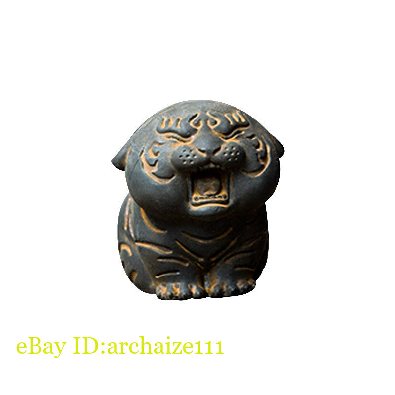 Chinese Iron Rust Cast Cute Tiger Statue Zodiac Tiger Table Tea Pet Decor