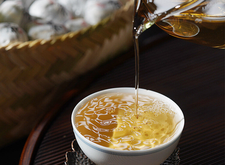 Yunnan Moonlight White Ball Nectar Fragrance Raw Pu Er Tea Yue Guan Bai Long Zhu
