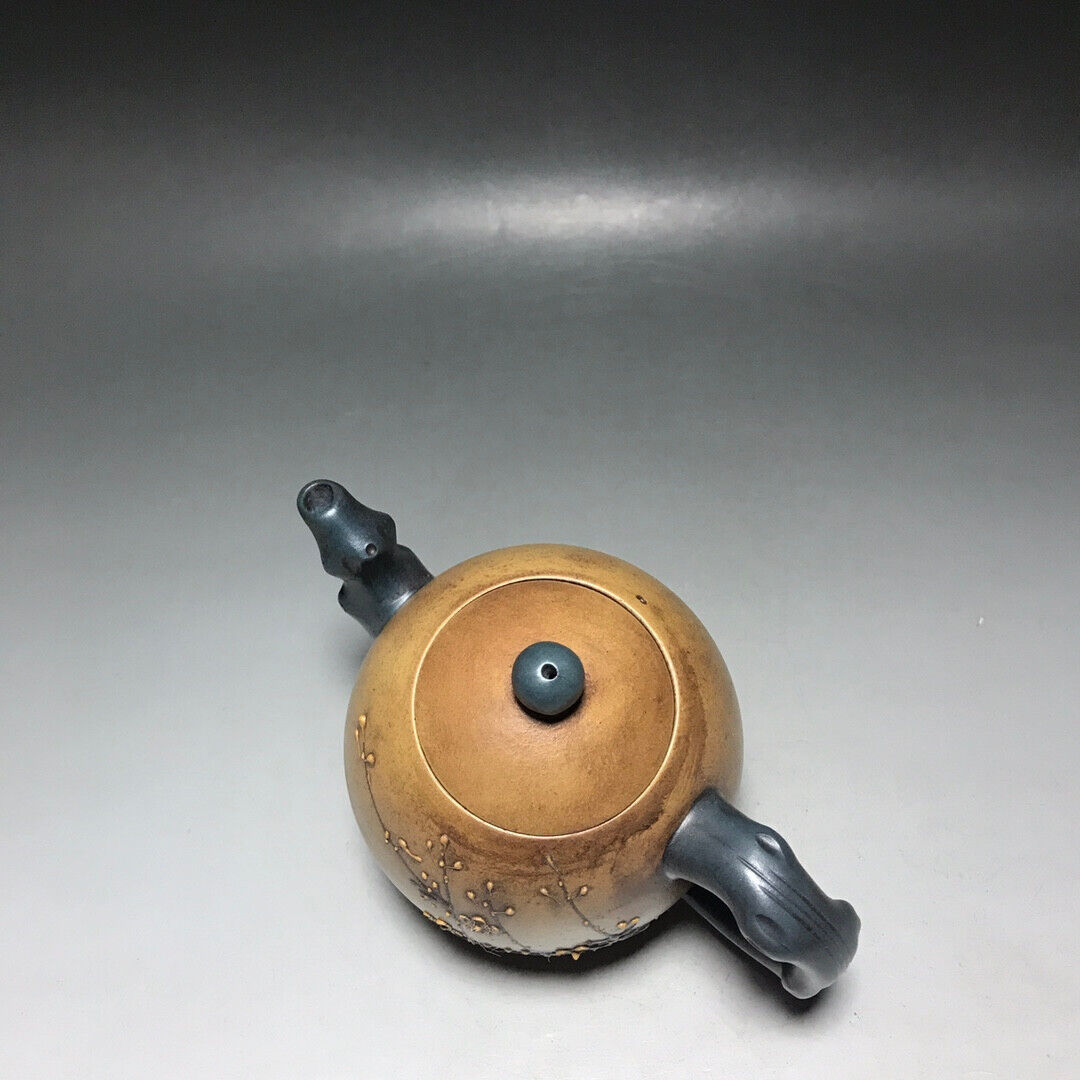 Chinese Yixing Zisha Clay Handmade Exquisite Teapot(梅花壶 底款:周桂珍)