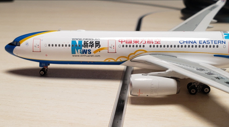 1:400 Phoenix CHINA EASTERN AIRBUS A330-300 Passenger Airplane Diecast Model