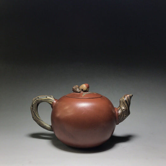 Chinese Yixing Zisha Clay Handmade Exquisite Teapot (绞泥寿桃 底款:周桂珍)