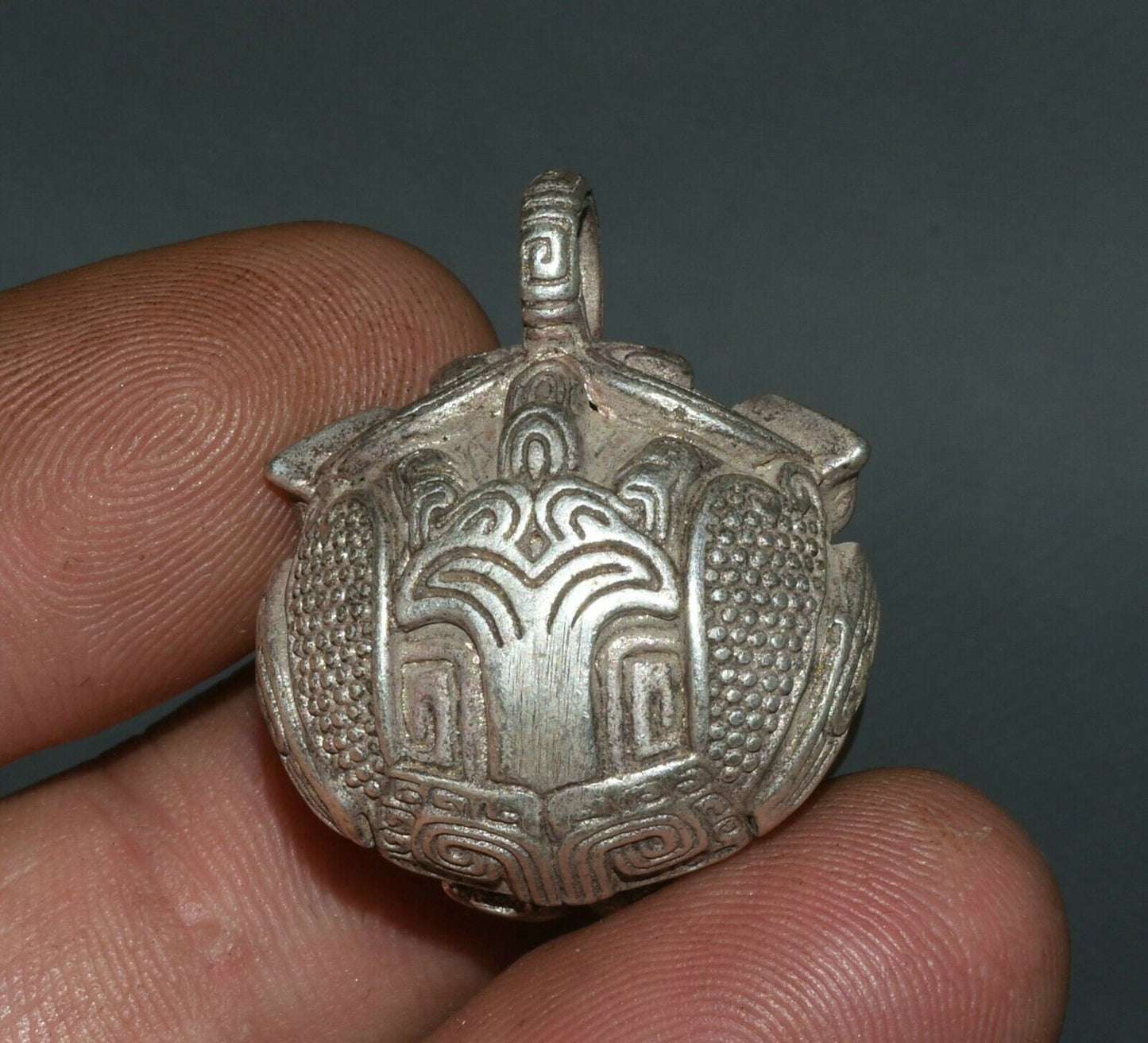 3CM Rare Chinese Miao Silver Feng Shui Foo Dog Lion Beast Head Bell Pendant
