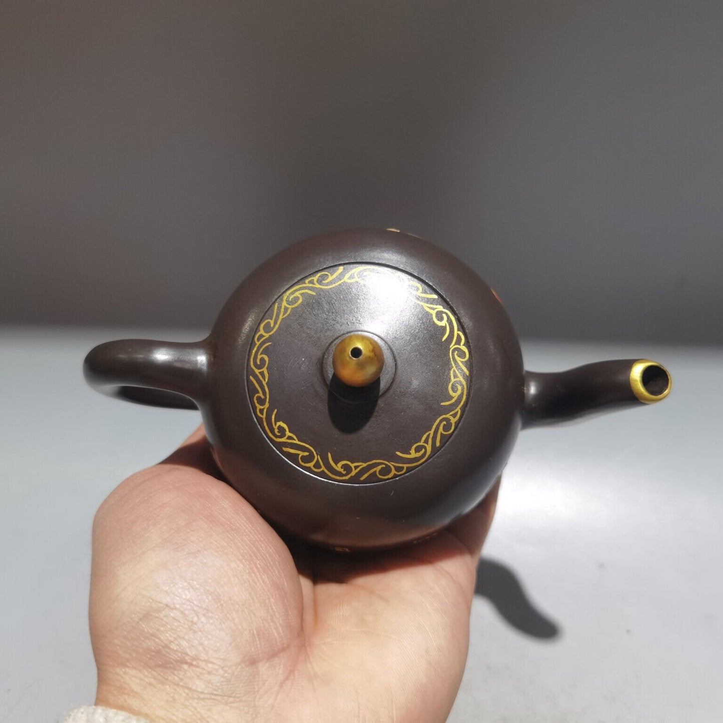 Chinese Yixing Zisha Clay Handmade Exquisite Teapot(描金美人肩壶 低款:顾景舟)
