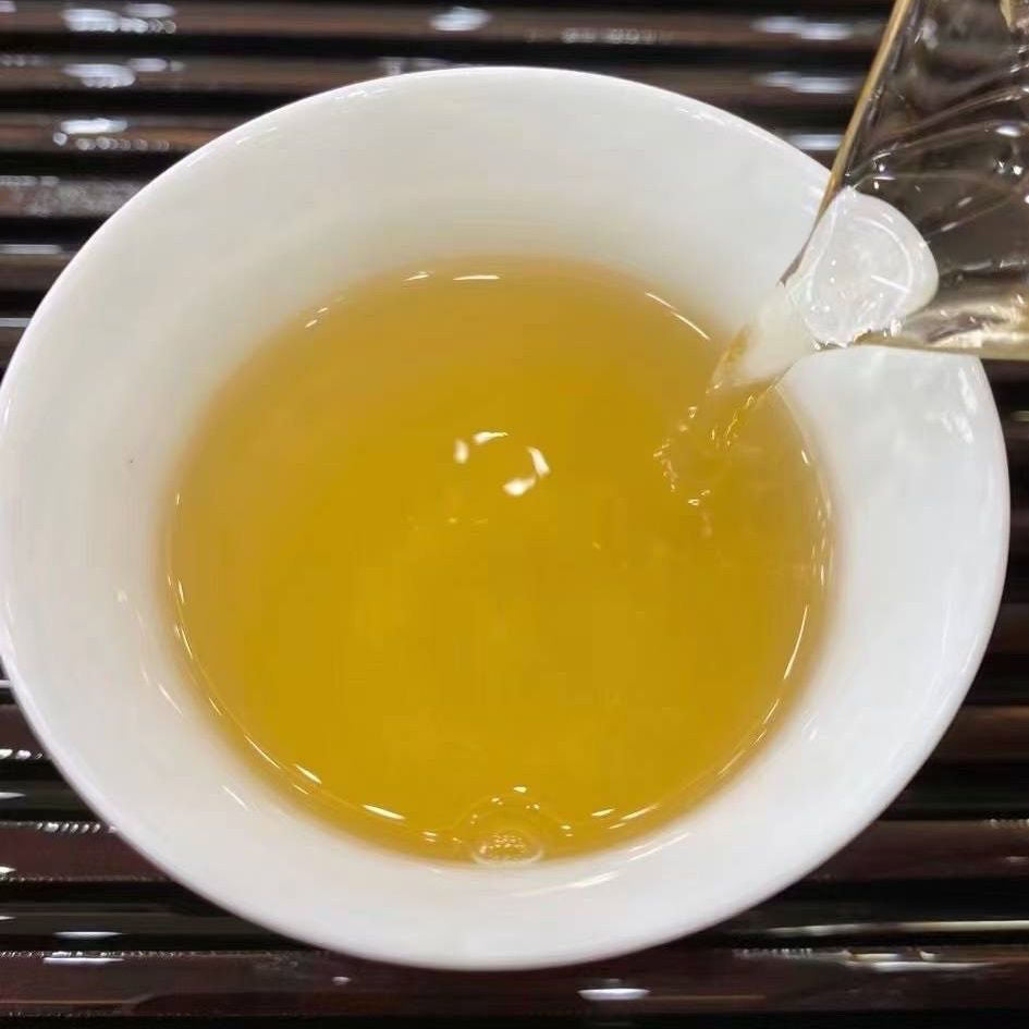 2011 Yunnan Raw Pu-erh Tea Bingdao Xiangjin Aged Puer Raw Tea Cake 357g