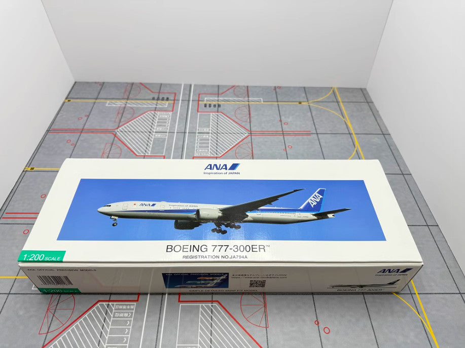1:200 37CM Hogan ANA BOEING 777-300ER Passenger Aircraft ABS Plastic Plane Model
