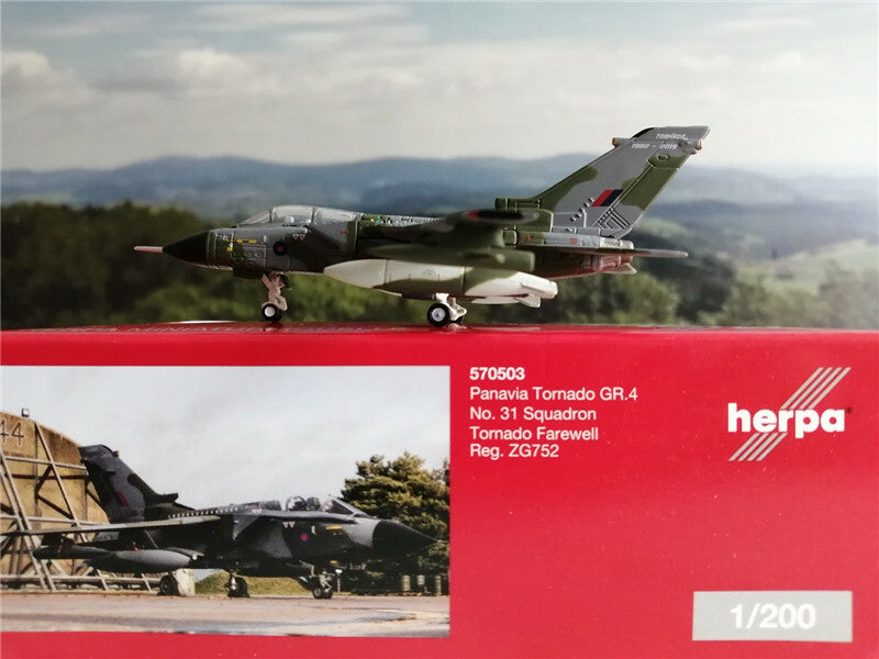 herpa Panavia Tornado GR.4 No.31 Squadron Tornado Farewell Reg.ZG752 1/200 model