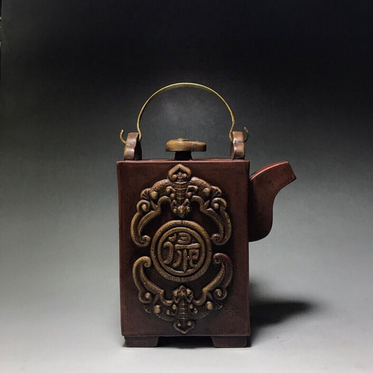 Chinese Yixing Zisha Clay Handmade Exquisite Teapot(福在眼前 底款:大清乾隆年制)