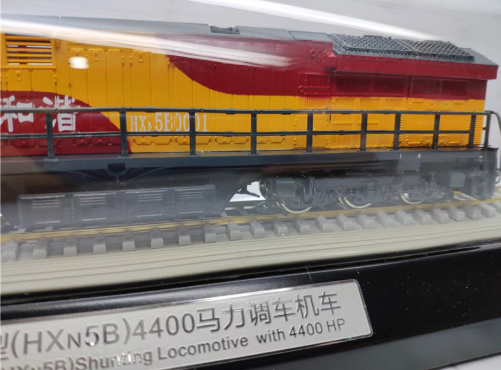 1:87 34CM HXN5B Shunting Locomotive With 4400 HP Passenger Train Diecast Model