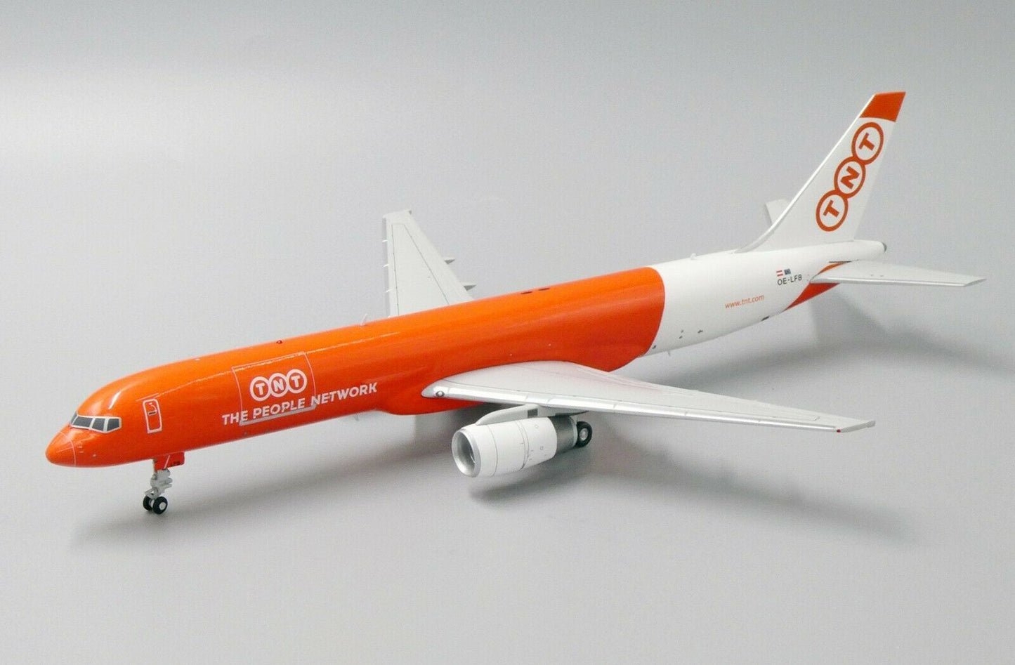 1:200 JC Wings TNT BOEING B757-200 PF Passenger Airplane Diecast Aircraft Model