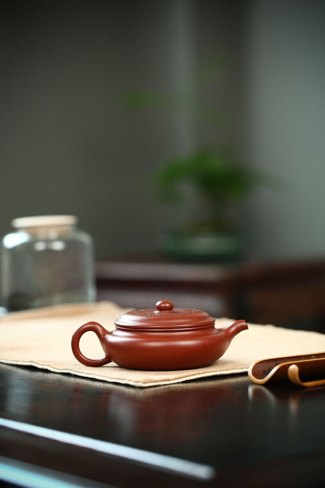 5.8"China Yixing Zisha Pottery Clovershrub Clay 200ML 7 Hole Plum Blossom Teapot