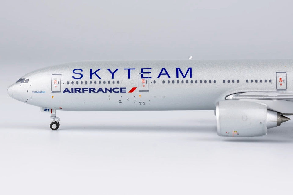 1:400 NG Model AIRFRANCE SKYTEAM BOEING 777-300ER Passenger Plane Diecast Model