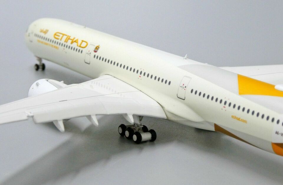1:400 JC Wings ETIHAD AIRBUS A350-1000 Passenger Plane Flap Down Diecast Model