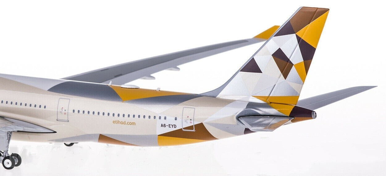 1:200 30CM Eagle ETIHAD AIRWAY AIRBUS A330-200 Passenger Airplane Diecast Model
