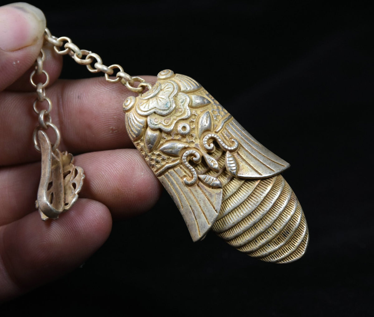 Rare Old Chinese Miao Silver Feng Shui Cicada Pendant Amulet Necklace Decoration