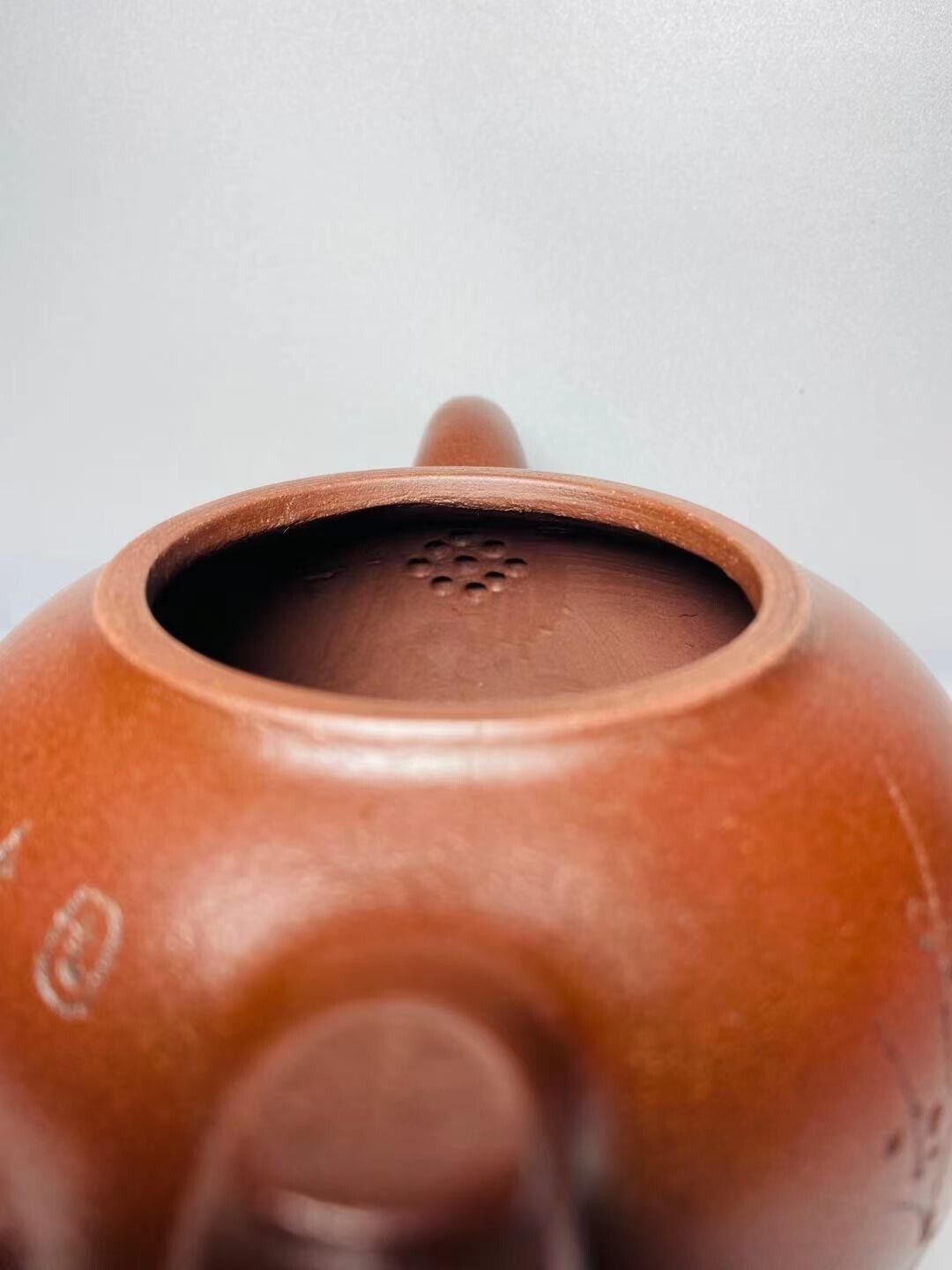 Chinese Yixing Zisha Clay Handmade Exquisite Teapot (招财进宝 底款:顾景舟)