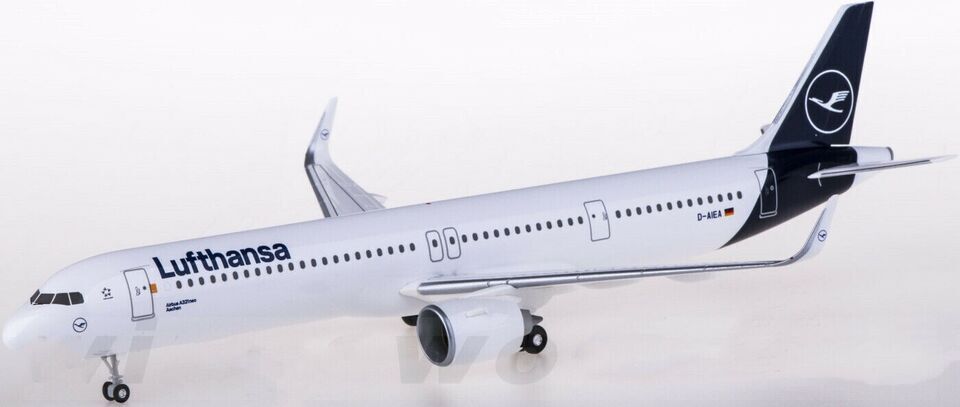 1:200 Hogan Lufthansa AIRBUS A321neo Passenger Airplane ABS Plastic Plane Model