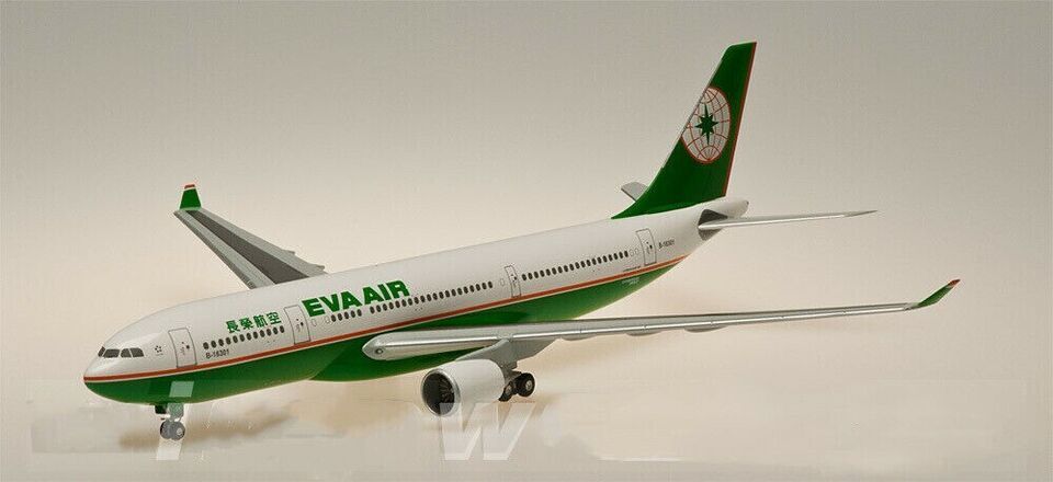 1:200 30CM Hogan EVA AIR AIRBUS A330-200 Passenger Airplane ABS Plastic Model