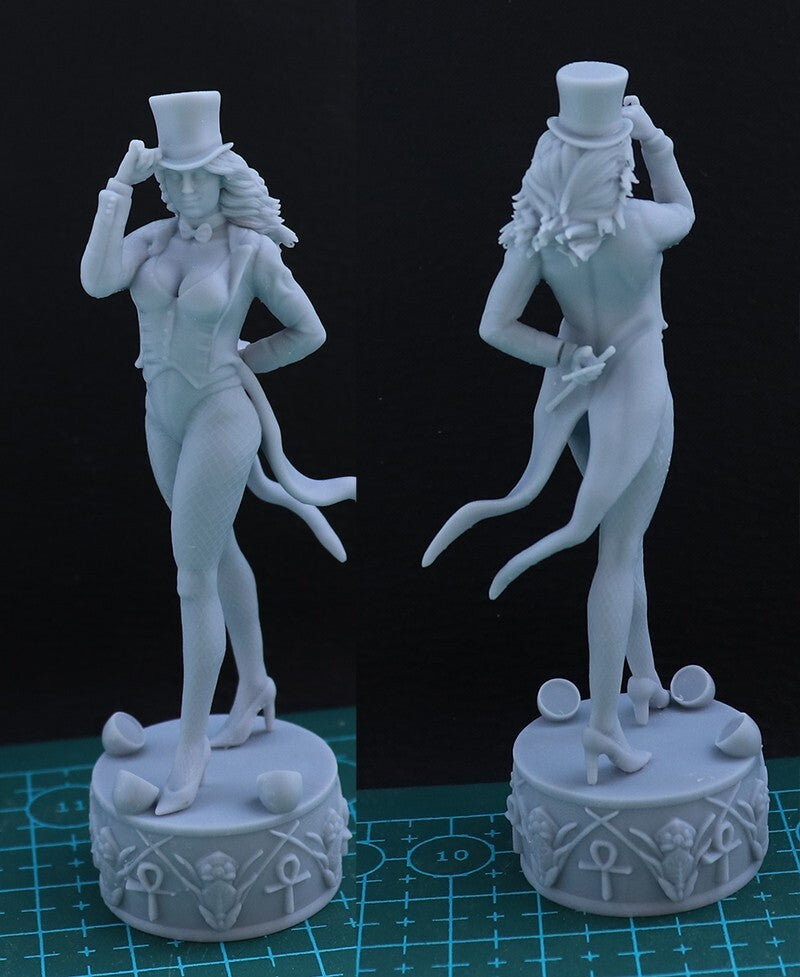 1/24 resin figures modelSexy female magician Unassembled unpainted