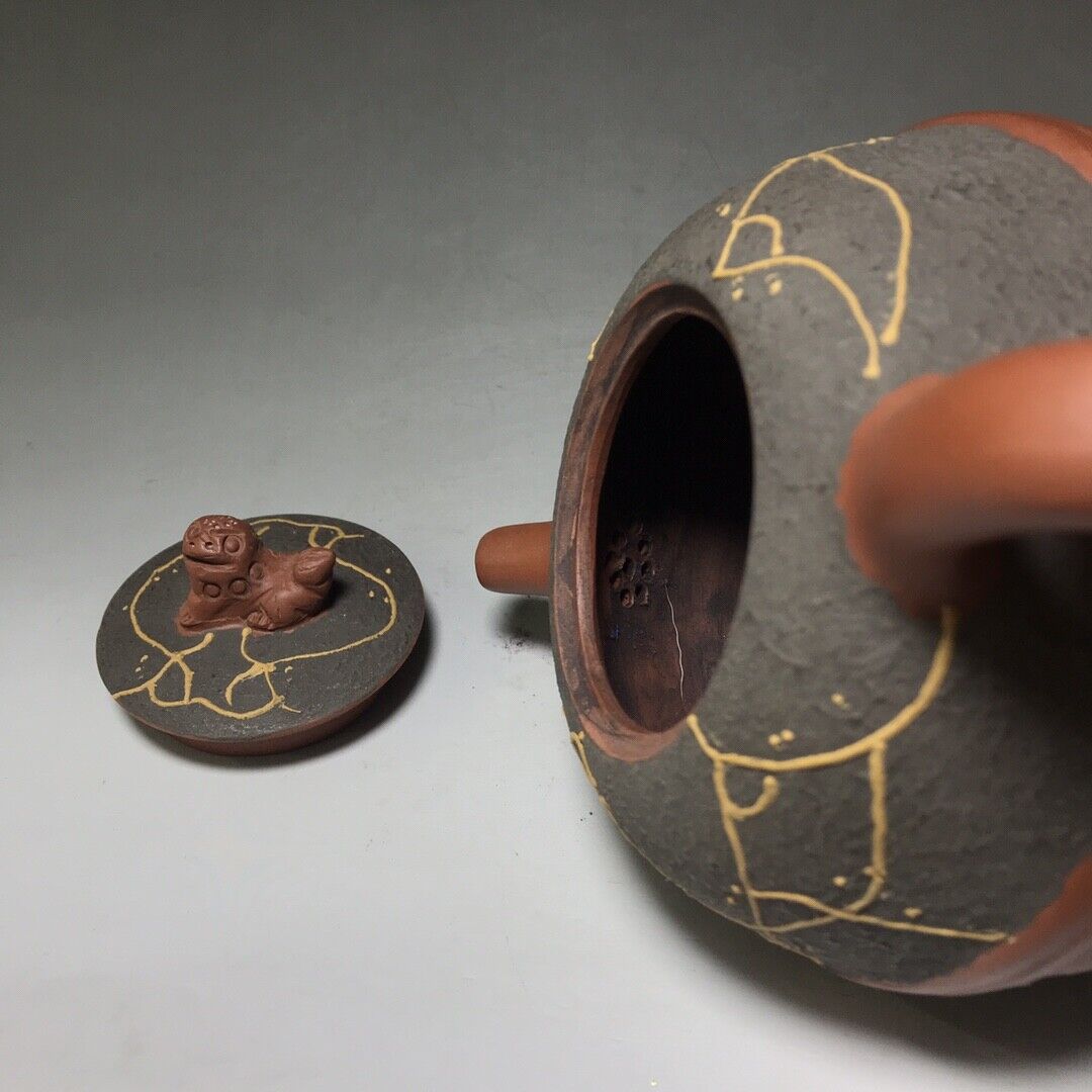 Chinese Yixing Zisha Clay Handmade Exquisite Teapot (半月壶 底款:顾景舟)
