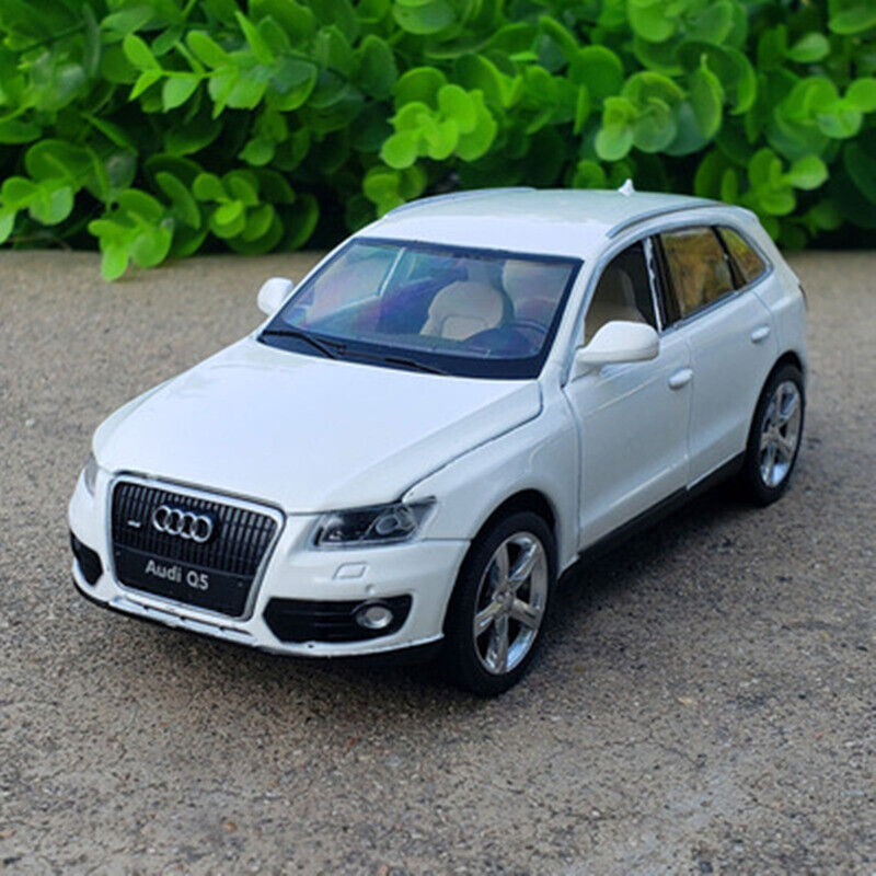 1:32 Audi Q5 SUV Diecast Model Car Collection Toy Vehicle Sounds & Lights