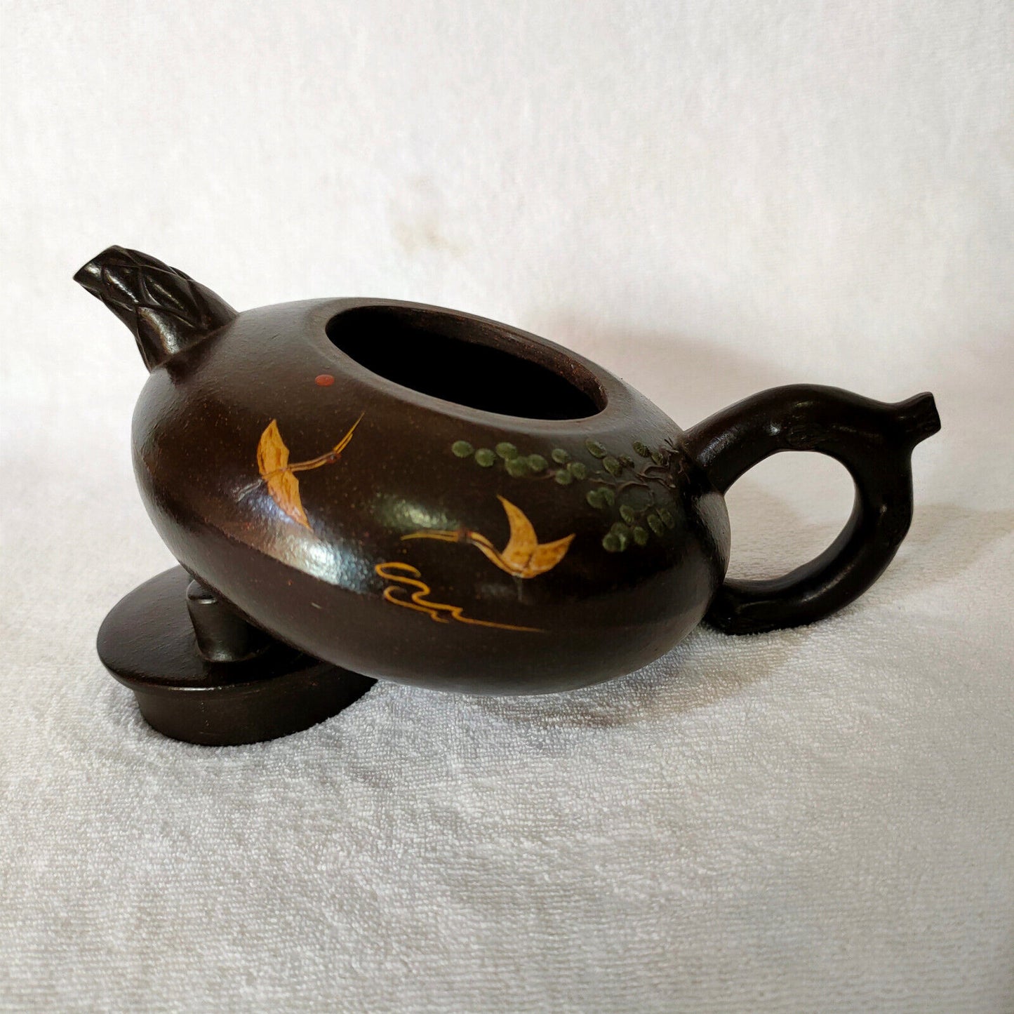 Chinese Yixing Zisha Clay Handmade Exquisite Teapot (松鹤延年 底款:周桂珍)