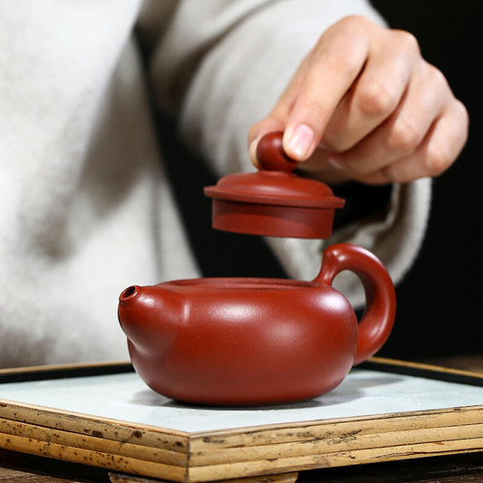 China Yixing Zisha Pottery Clovershrub Clay Handmade 180cc Mesh Teapot 松鼠西施