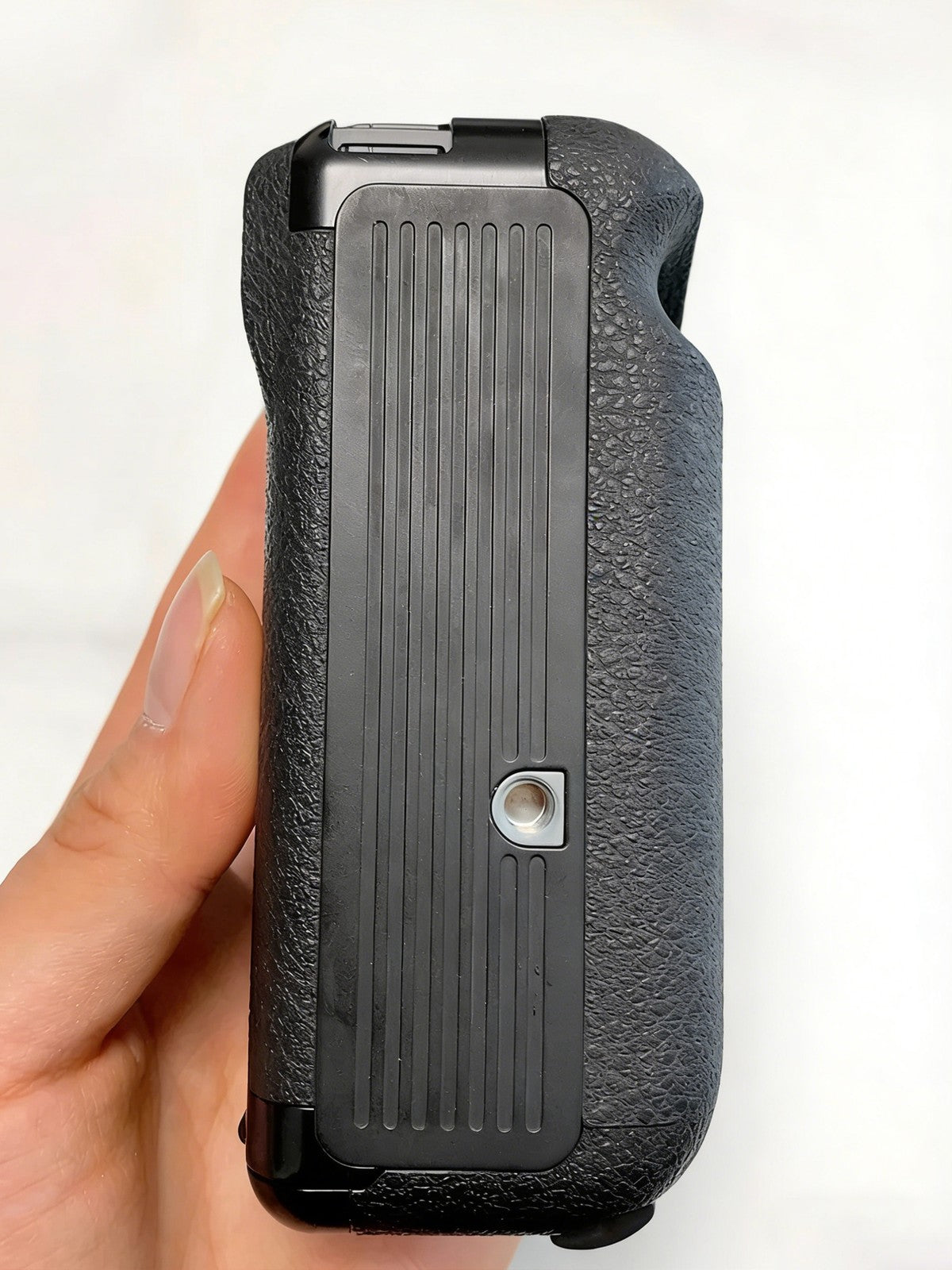 Sony VG-C1EM Vertical Grip for α7/α7R/α7S – Dual NP-W50, Portrait Shooting
