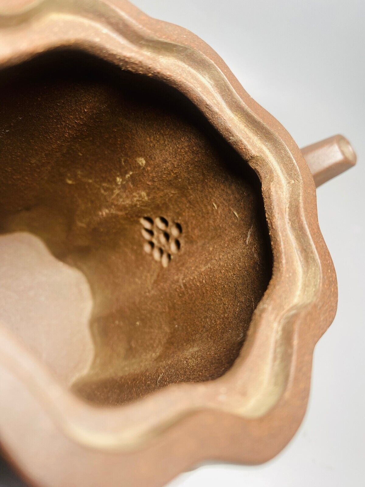Chinese Yixing Zisha Clay Handmade Exquisite Teapot (一捆住 底款:婉芬)