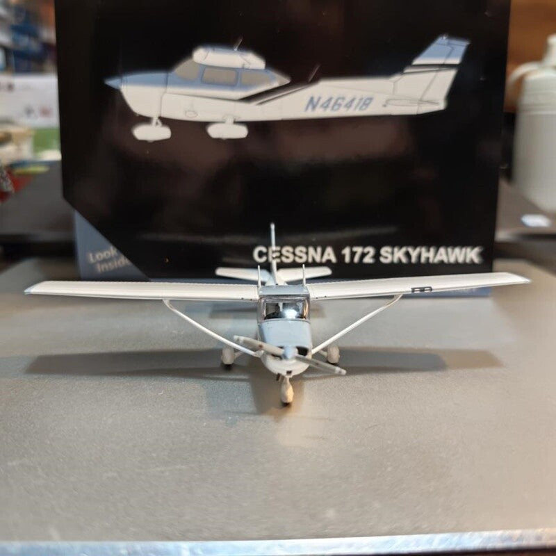 1:72 GeminiJets Cessna 172M Skyhawk N46418 Diecast Aircraft Model