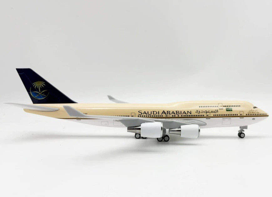 30CM SAUDI ARABIAN BOEING 747-400 Airplane Landing Gear Resin Aircraft Model