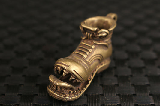 Rare Chinese Bronze Hand-cast Shoe Statue Figure Collectible Pendant