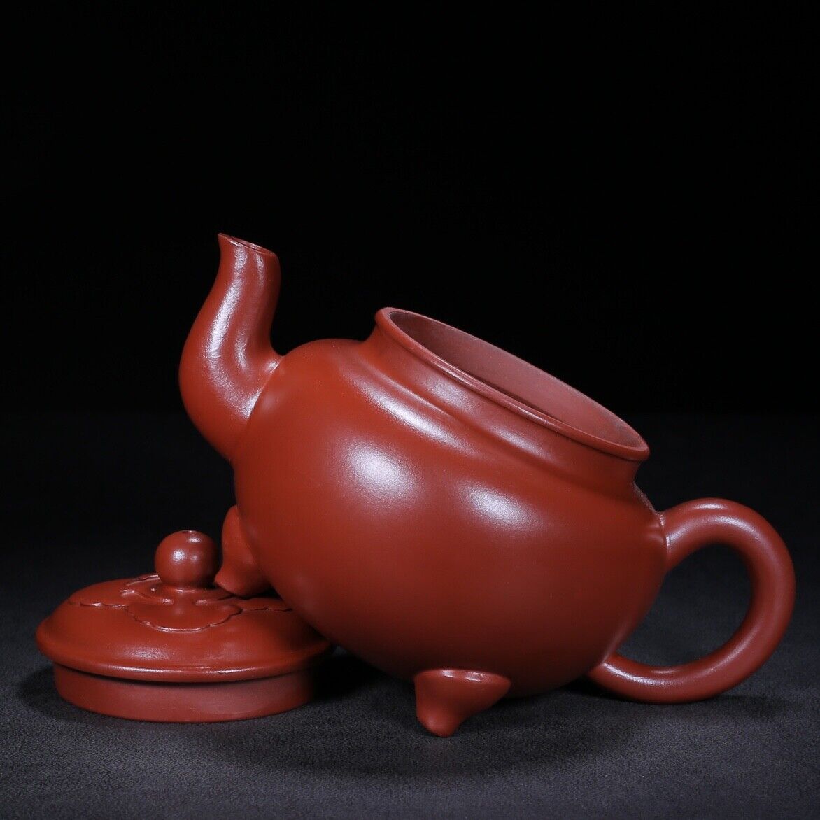 Chinese Yixing Zisha Clay Handmade Exquisite Teapot( Dabin Ruyi 顾景舟)