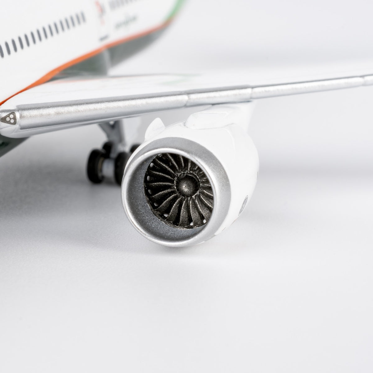 1:400 NGmodels EVA Air Boeing 787-9 Passenger Airplane Diecast Plane Model